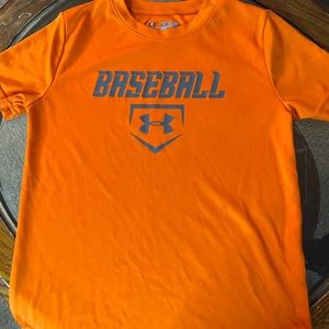 Under armour youth small orange sports t shirt good condition.